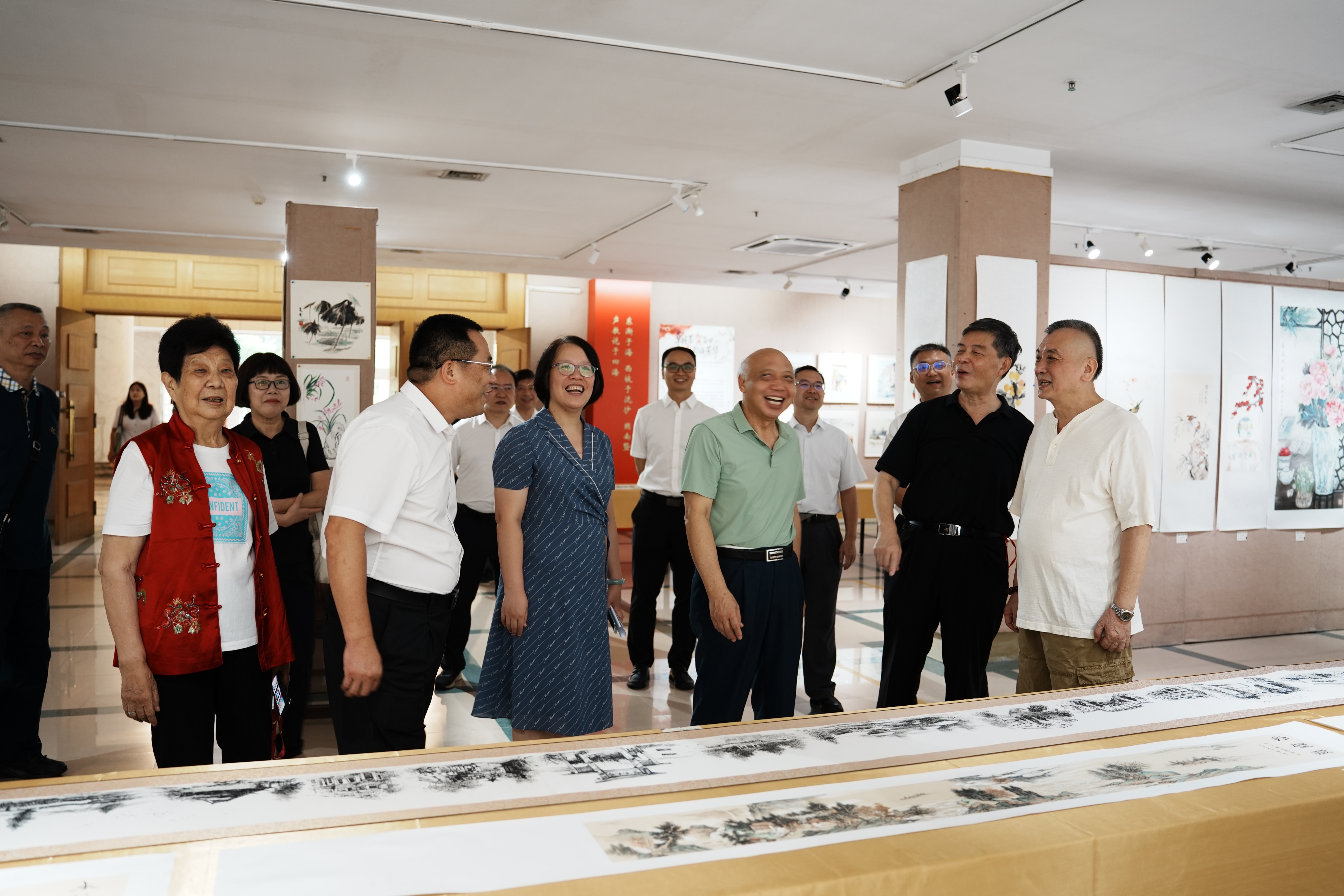 我校举行庆祝建校120周年暨老年大学成立25周年书画摄影展